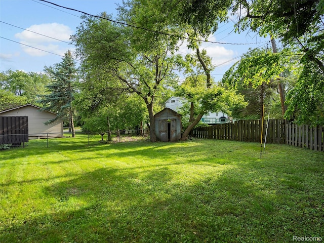 5620 Eastman Blvd, West Bloomfield, MI 48323 - view of yard