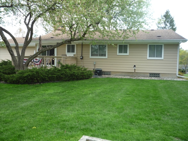 rear view of house featuring a lawn