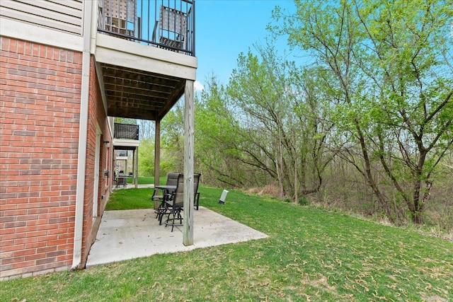 view of yard with a patio area