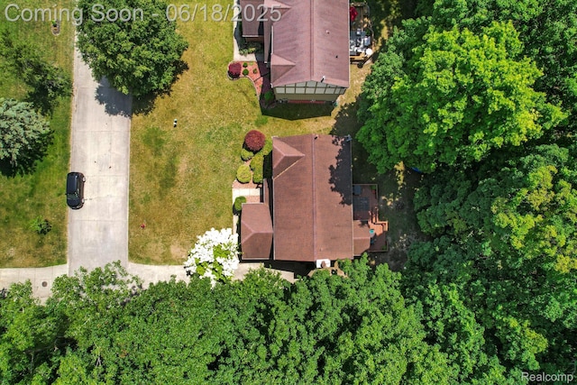 1710 Dawncrest Dr, West Bloomfield, MI 48324 - drone / aerial view