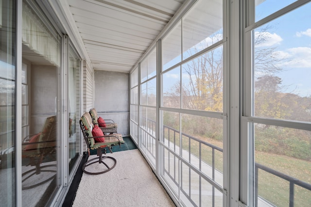 sunroom / solarium with a healthy amount of sunlight