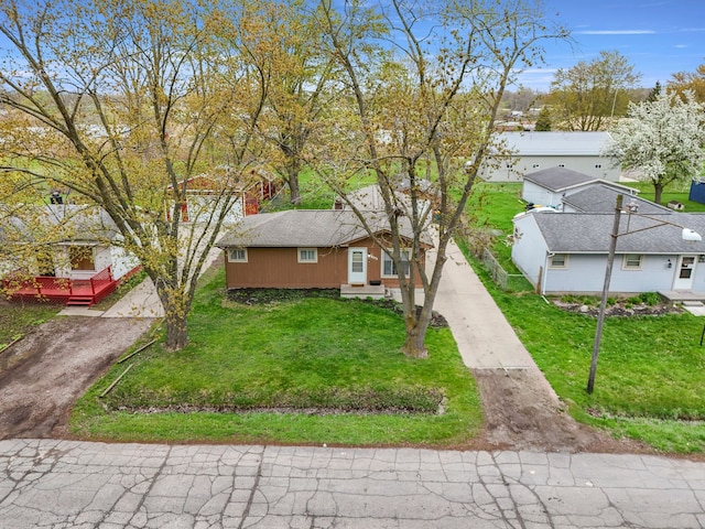 view of front of house featuring a chimney, driveway, and a front yard