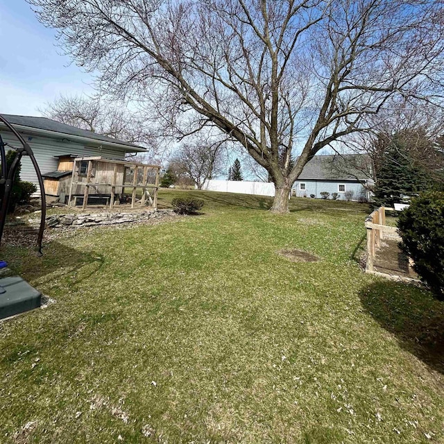 613 E Rolston, Linden, MI 48415 - view of yard with a deck