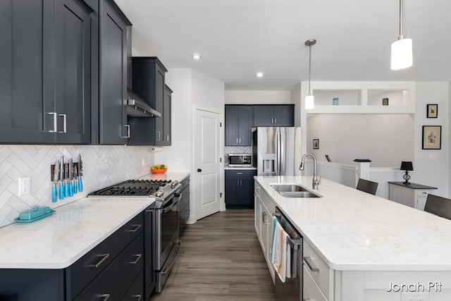 kitchen with a sink, dark wood finished floors, stainless steel appliances, a large island, and backsplash