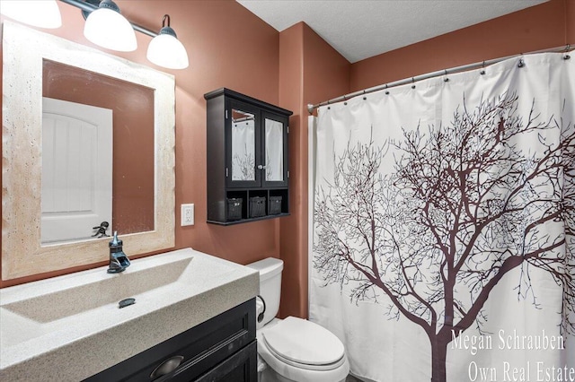 full bathroom with vanity, toilet, and curtained shower