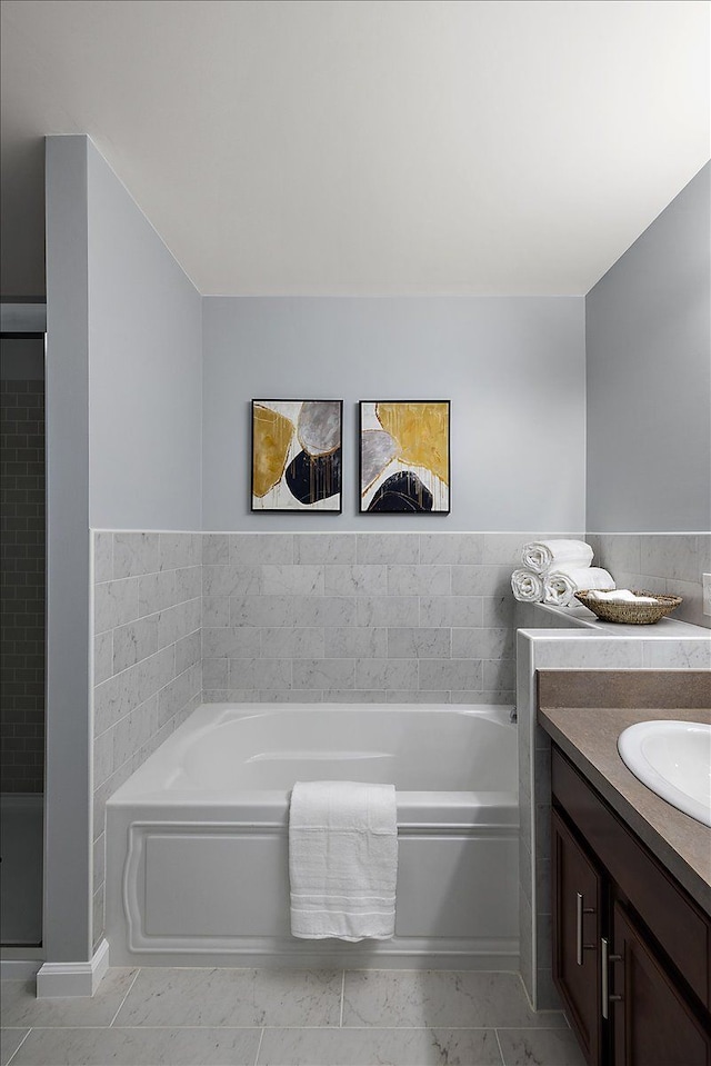 29816 Trailwood Dr, Warren, MI 48092 - full bath featuring a garden tub and vanity