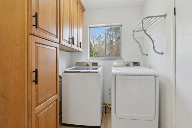 711 Sylvanwood Dr, Troy, MI 48085 - washroom featuring cabinet space and independent washer and dryer