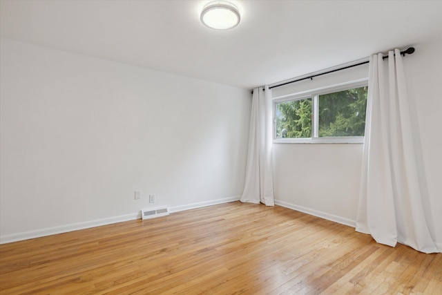 711 Sylvanwood Dr, Troy, MI 48085 - unfurnished room featuring light wood-style floors, baseboards, and visible vents