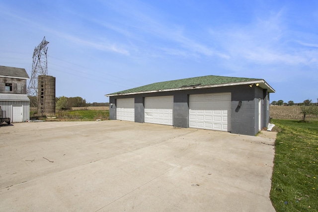 view of detached garage