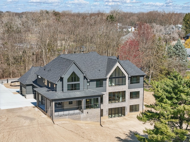 3281 Chickering Ln, Bloomfield Hills, MI 48302 - back of property featuring a shingled roof