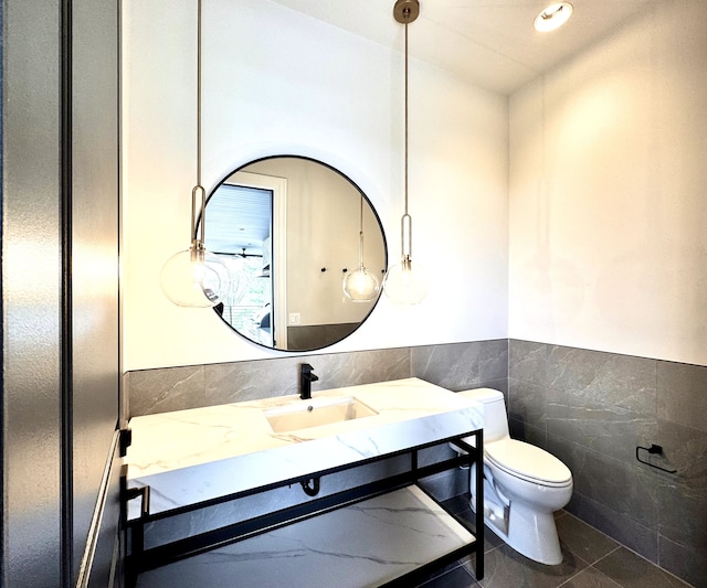 3281 Chickering Ln, Bloomfield Hills, MI 48302 - bathroom featuring tile walls, toilet, a wainscoted wall, vanity, and tile patterned floors