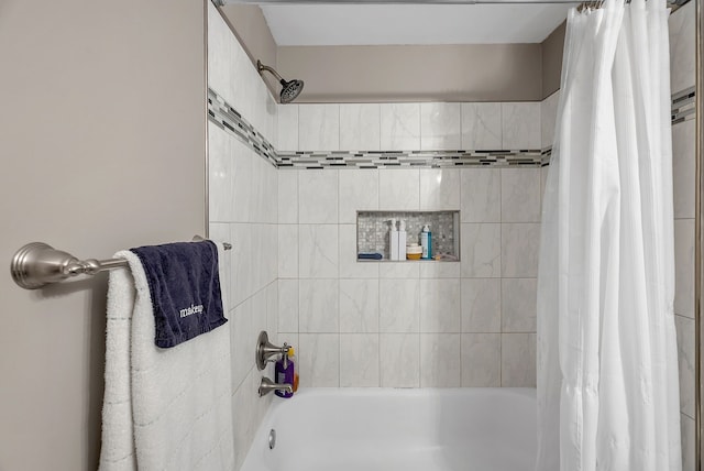bathroom with shower / tub combo