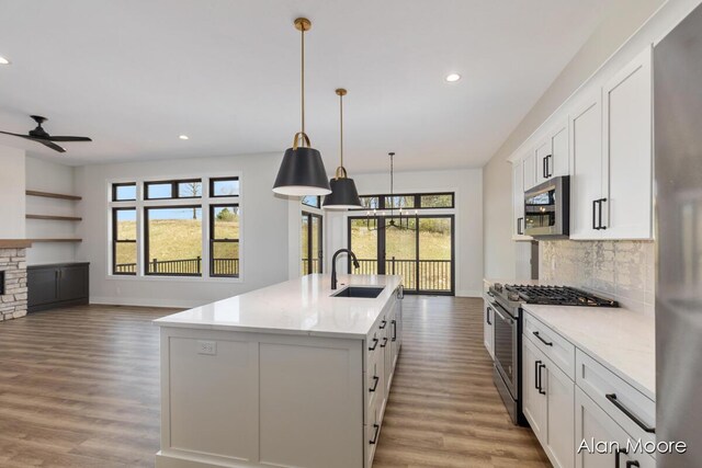 kitchen featuring a sink, appliances with stainless steel finishes, a ceiling fan, and recessed lighting
