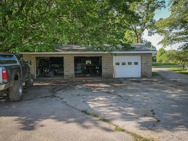 50002 M 51 N, Dowagiac, MI 49047 - detached garage featuring driveway
