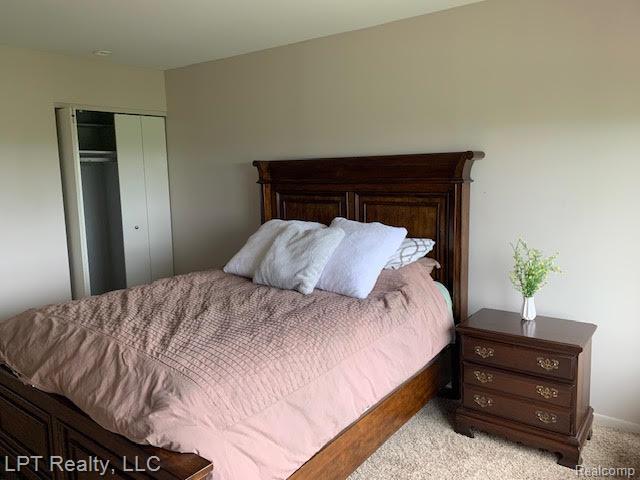 5000 Town Ctr Unit 706, Southfield, MI 48075 - bedroom featuring carpet flooring and a closet