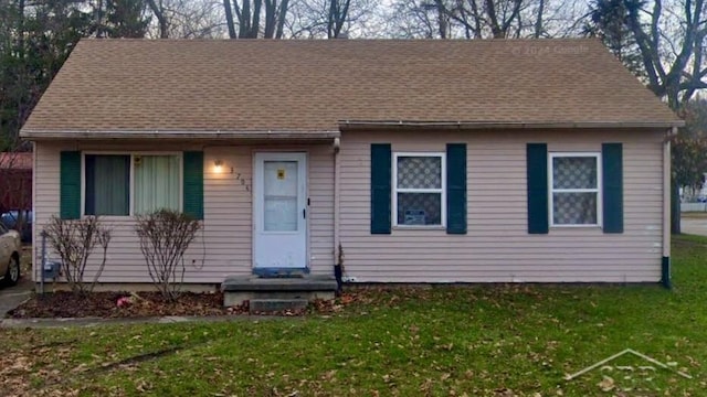 3704 Huntley St, Saginaw, MI 48601 - view of front of house featuring a front lawn