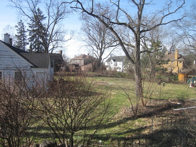 view of yard with a residential view