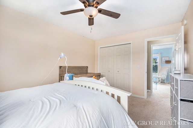 bedroom with baseboards, a closet, light carpet, and ceiling fan