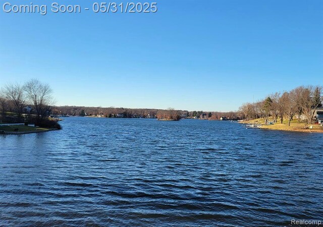 10418 King Rd, Davisburg, MI 48350