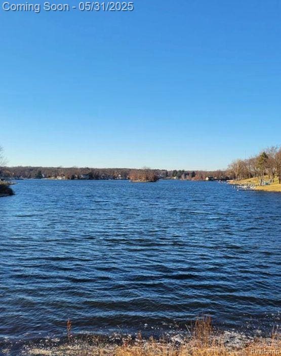 10418 King Rd, Davisburg, MI 48350