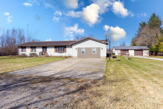 ranch-style house featuring a front lawn