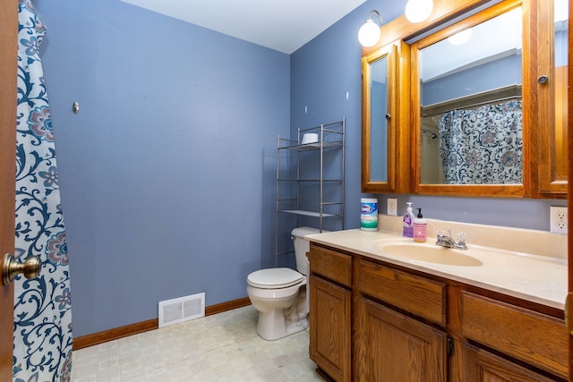 bathroom with visible vents, vanity, toilet, baseboards, and a shower with shower curtain