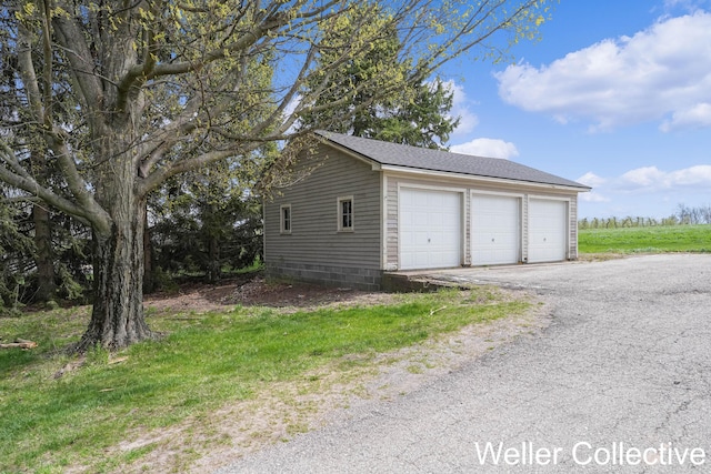 view of detached garage