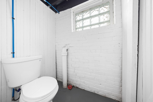 1989 Gladstone St, Detroit, MI 48206 - bathroom with toilet and concrete floors