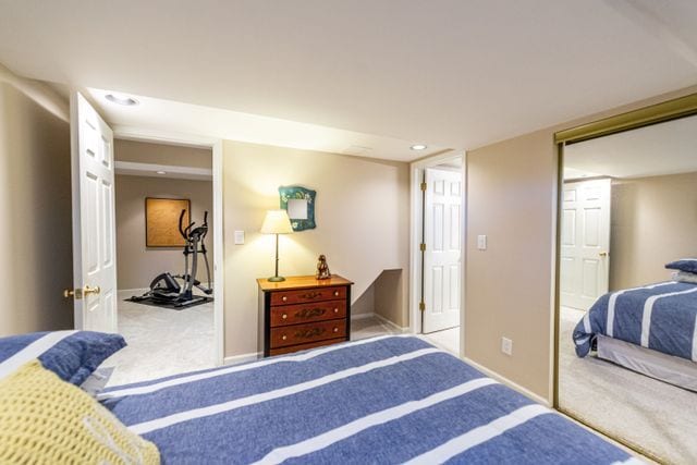 carpeted bedroom featuring recessed lighting and baseboards