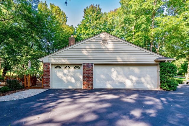 view of detached garage