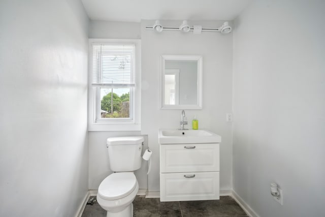 700 W Euclid St, Detroit, MI 48202 - bathroom featuring baseboards, vanity, and toilet