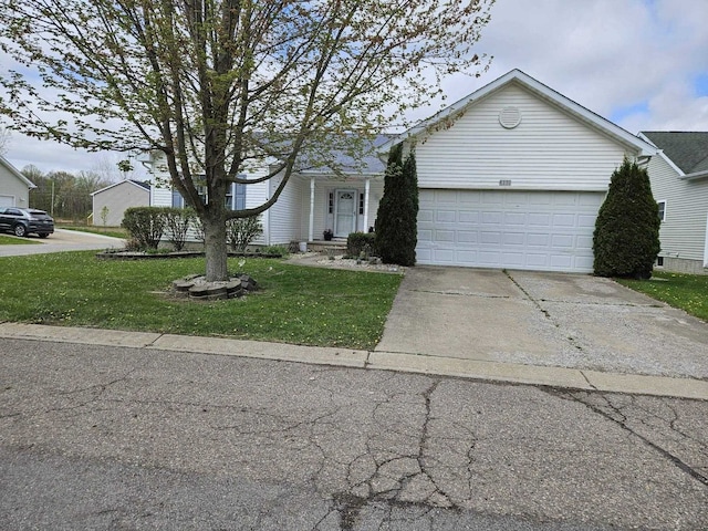 6131 Fountain View Dr, Swartz Creek, MI 48473 - single story home with a garage, driveway, and a front yard