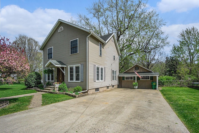 view of front of property featuring fence, an outbuilding, and a front lawn