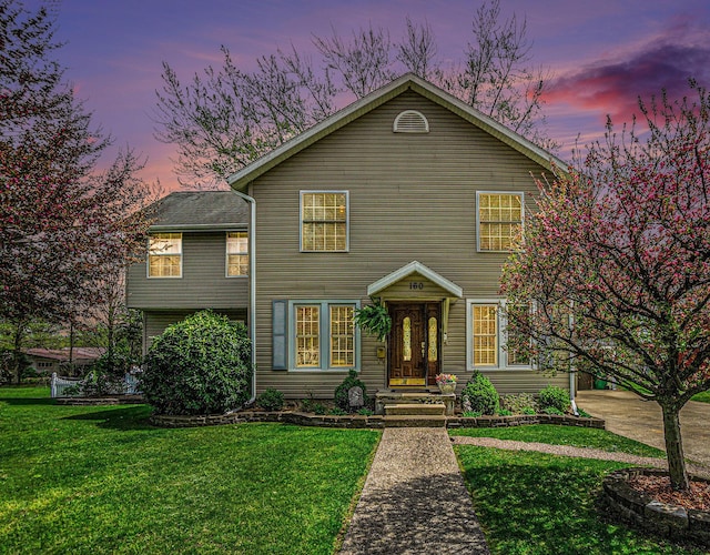 view of front of house featuring a yard