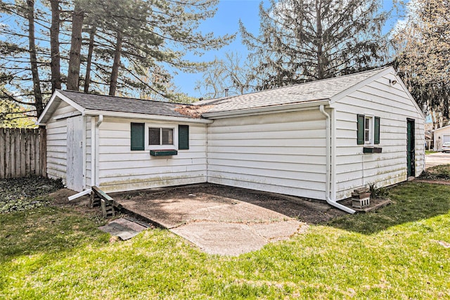 310 E Unadilla St, Pinckney, MI 48169 - view of outdoor structure with fence