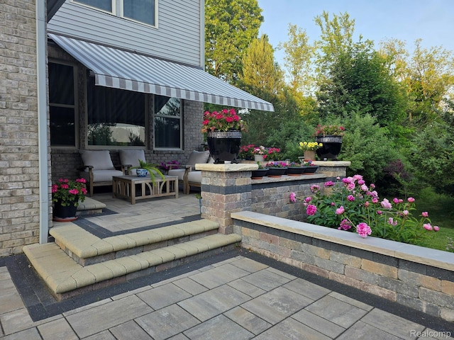 3125 Fortune Ln, Commerce Twp, MI 48390 - view of patio featuring an outdoor hangout area