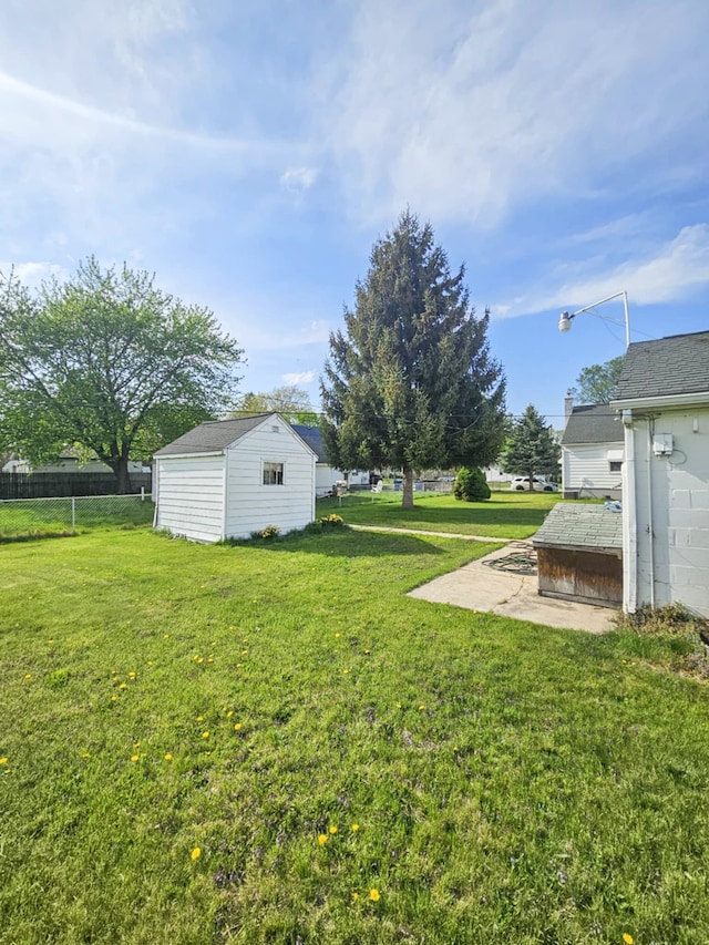 4010 Stolzenfeld Ave, Warren, MI 48091 - view of yard with fence and an outbuilding