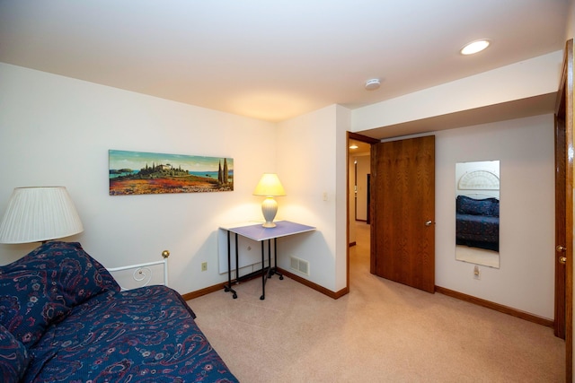 living area with visible vents, baseboards, and light carpet