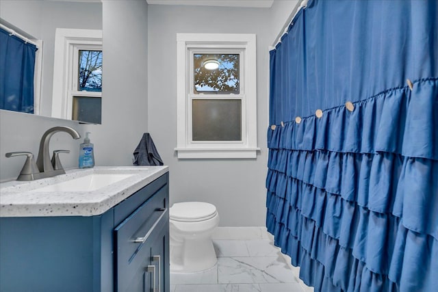 bathroom featuring curtained shower, baseboards, vanity, toilet, and marble finish floor