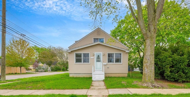 3690 Phillips Ave, Berkley, MI 48072 - bungalow-style home with entry steps, fence, and a front yard