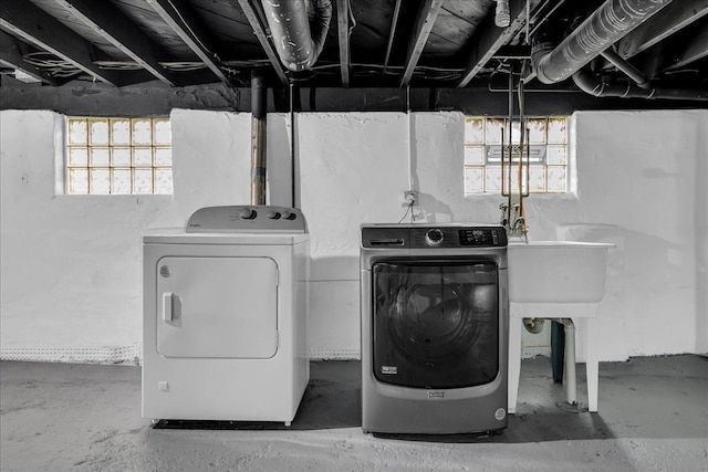 3690 Phillips Ave, Berkley, MI 48072 - laundry room featuring a healthy amount of sunlight, laundry area, and independent washer and dryer