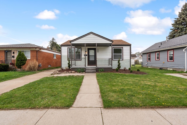 view of front of house featuring covered porch and a front yard