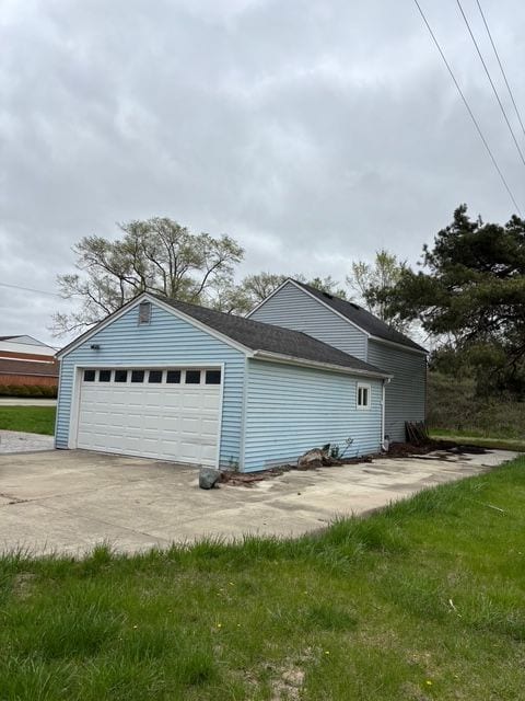 view of detached garage