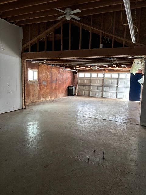 garage featuring a ceiling fan