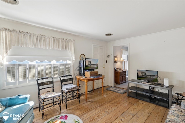 7309 N Genesee Rd, Genesee, MI 48437 - sitting room featuring light wood-type flooring and visible vents