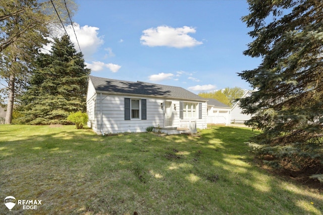 7309 N Genesee Rd, Genesee, MI 48437 - view of front facade featuring a front lawn