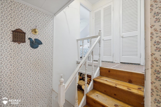 7309 N Genesee Rd, Genesee, MI 48437 - stairway featuring ornamental molding and wallpapered walls