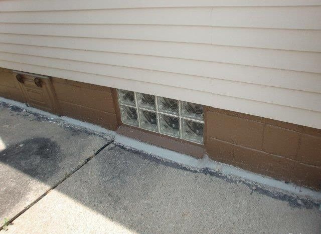 19724 Elkhart St, Harper Woods, MI 48225 - view of exterior details