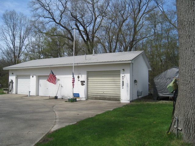 view of detached garage