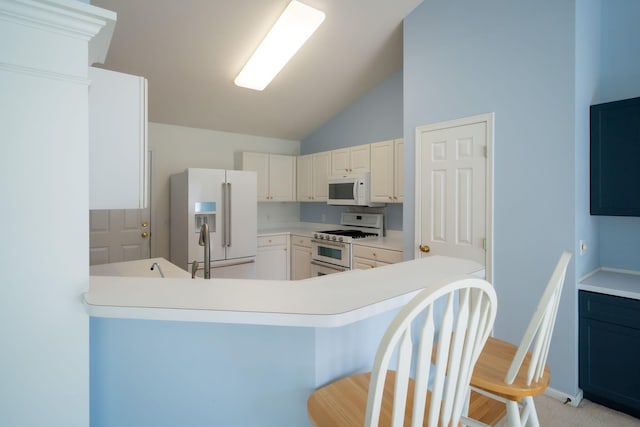 kitchen with a breakfast bar, white appliances, light countertops, a peninsula, and vaulted ceiling